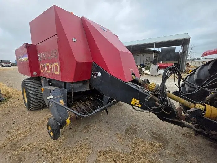 1996 New Holland 1010 Square Baler