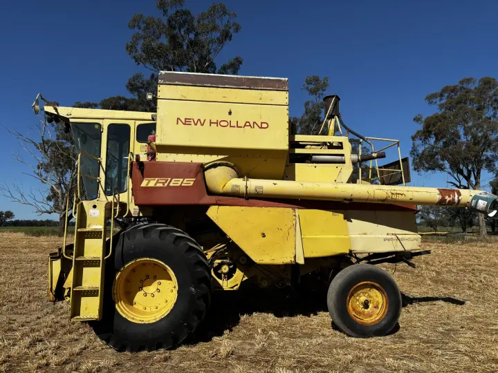 Used - New Holland TR-85 Auto Header