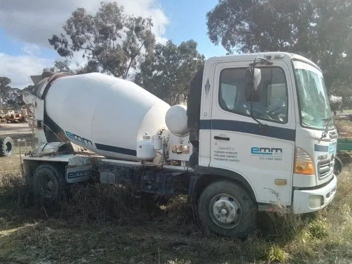 2006 Hino FC4J mini mix truck