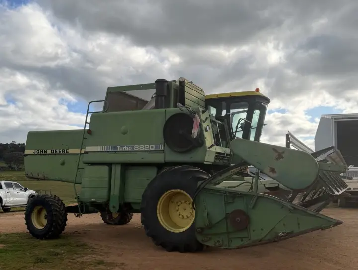 1982 John Deere Turbo 8820 Header