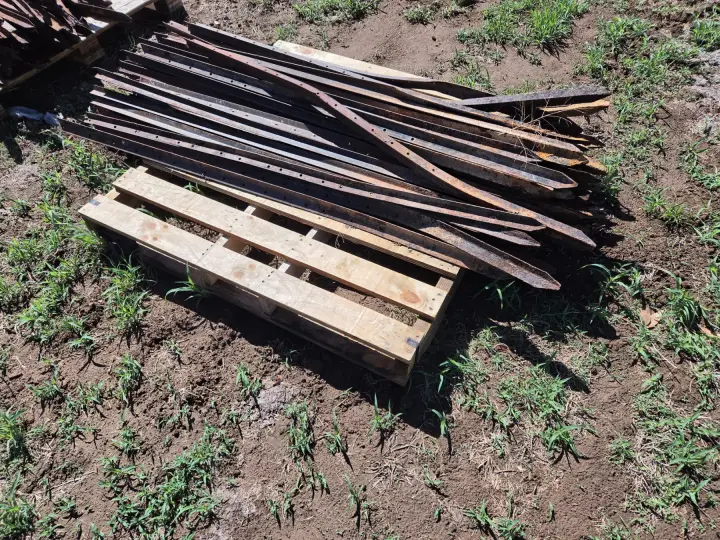 Used - Pallet (D) of 40 Used Star Posts