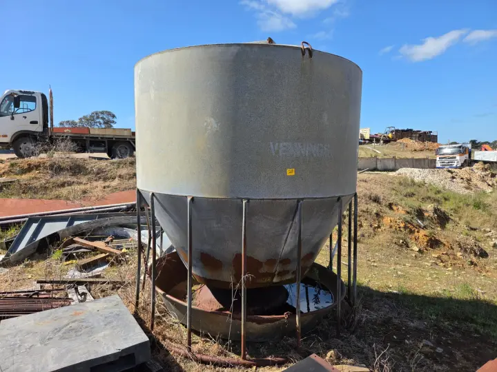 Vennings Cattle Self-Feeder