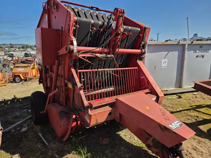 Massey MF-1560 Round Baler