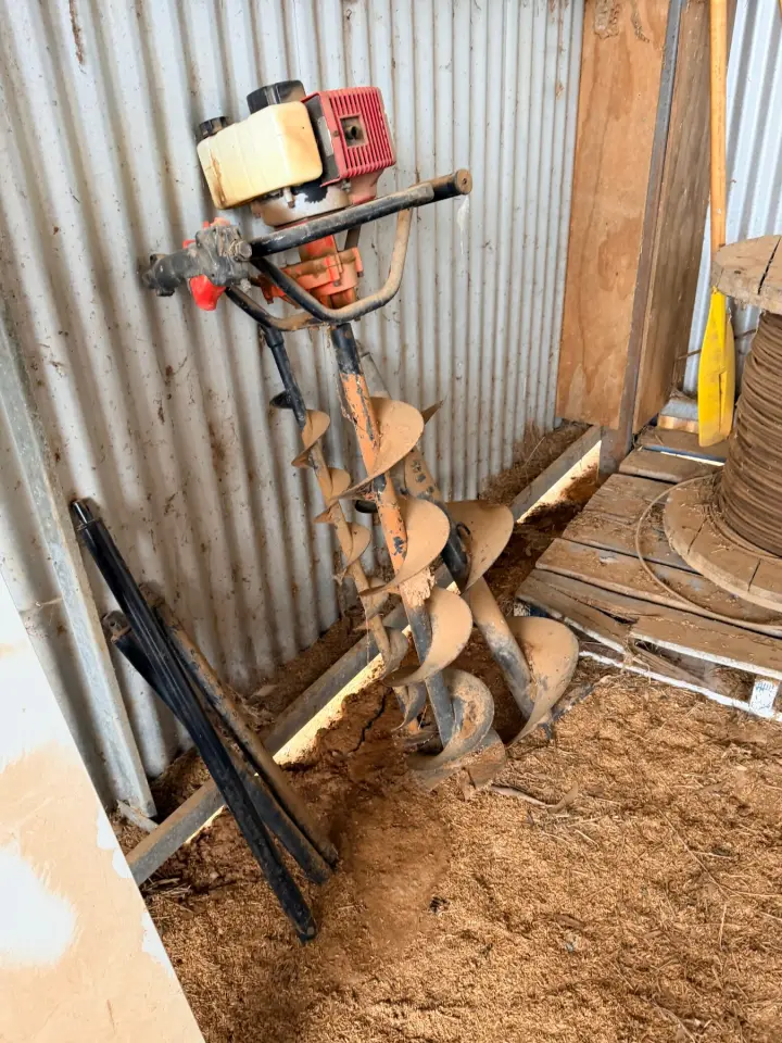 Giantz post hole digger with extensions and various auger sizes