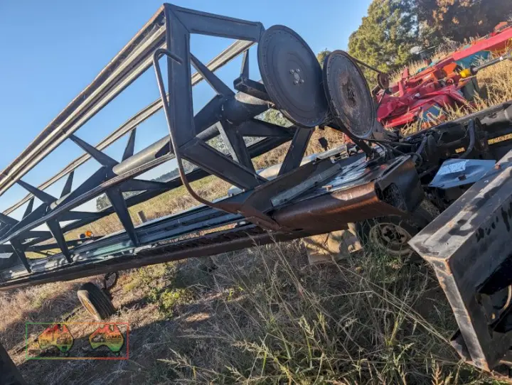 MACDON 3000 WINDROWER