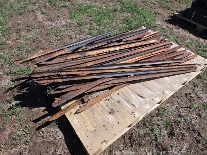 Used - Pallet (E) of 40 Used Star Posts