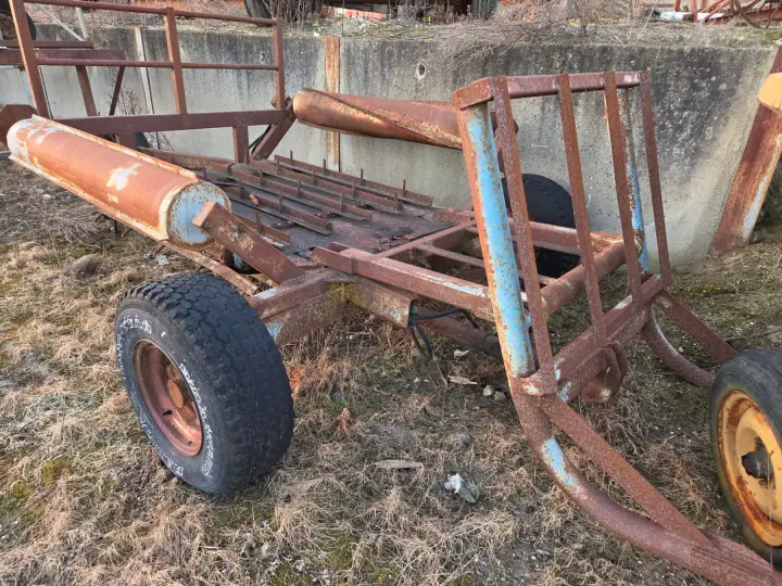 Squire Hyd. Bale Feedout Buggy