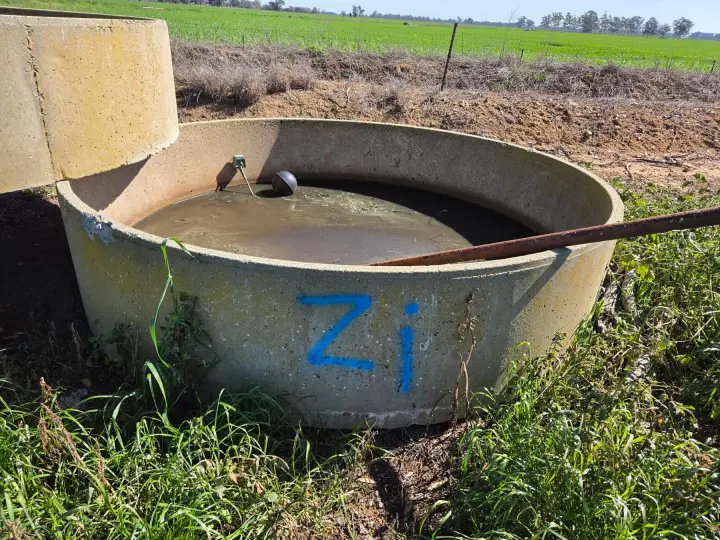 10ft Stock Trough with Ball Valve (Zi)