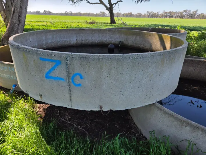 10ft Stock Trough with Ball Valve (Zc)