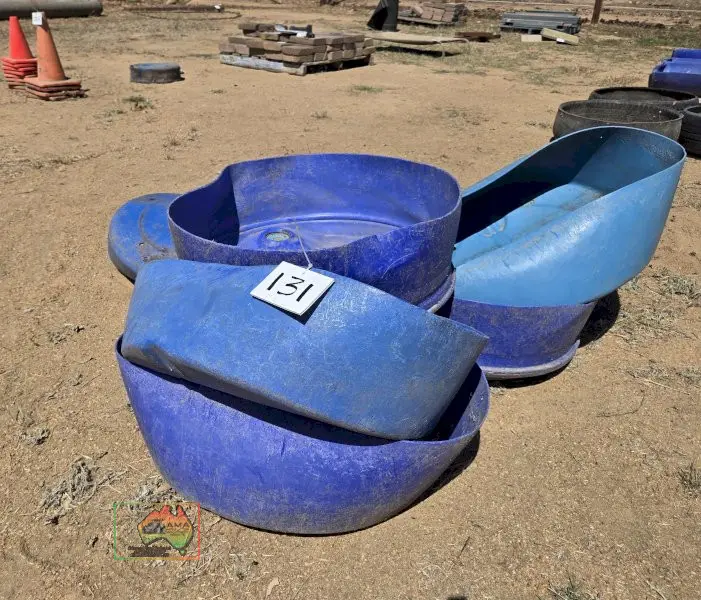 6x Plastic Feed Troughs