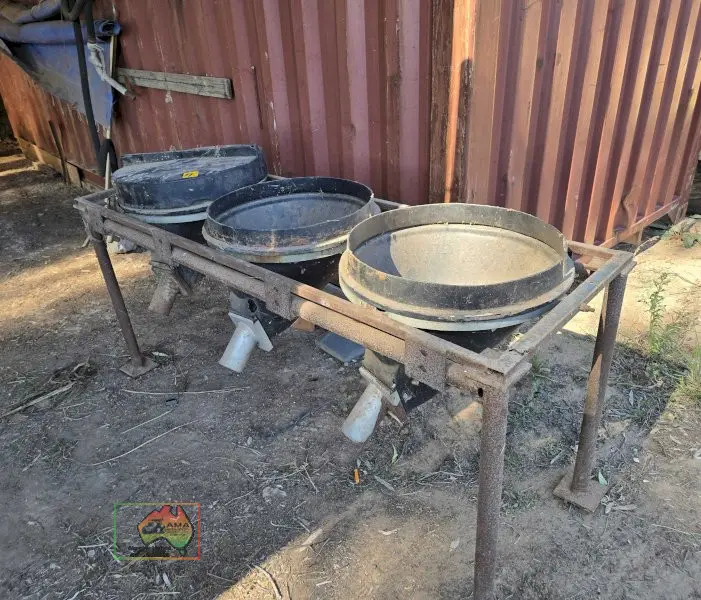 3 Bin Grain Feed Table