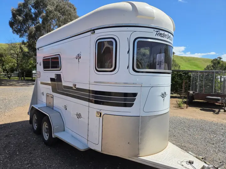 Used - 2012 Tender Deluxe Twin Horse Float (VIN:6T9T27V97CODAZ005)