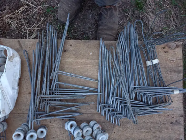 New - Elec. Fence Stand-off Wires