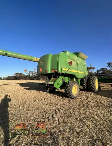 John Deere Header - 2010  model 9770 STS with 640D  front