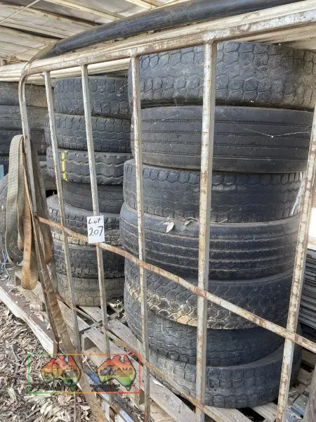 14x Truck Tyres 11R 22