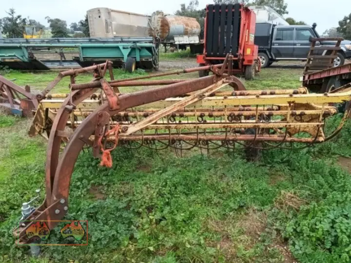 New Holland Roller Bar Hay Rake