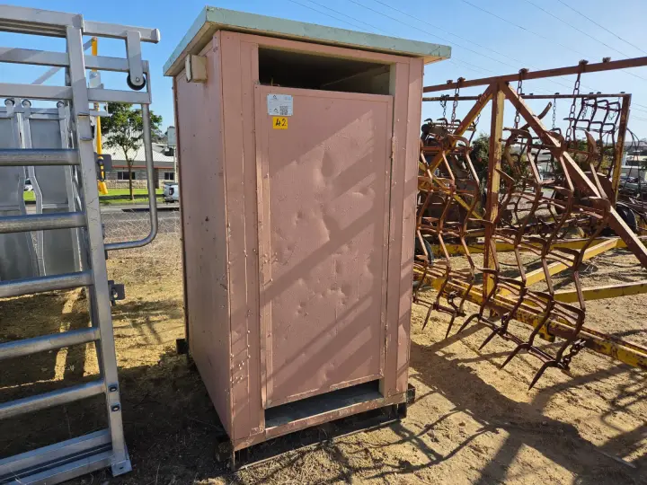 Portable toilet