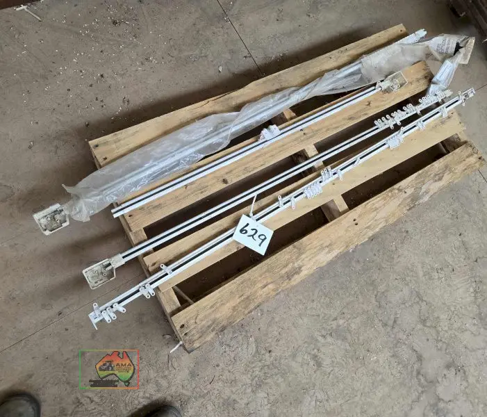 4x Curtain Tracks