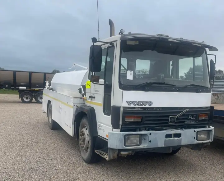 1995 Volvo FL-618 Water Truck