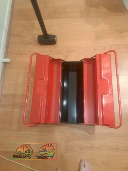 Metal tool box
