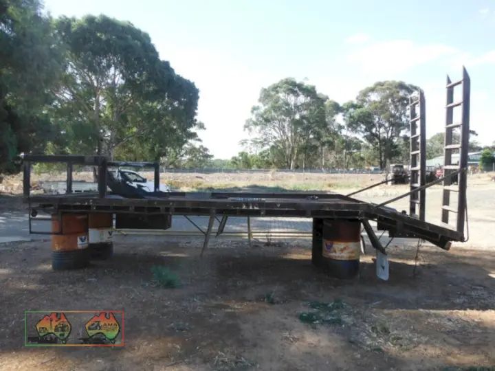 Beavertail Steel Tray with Ramps