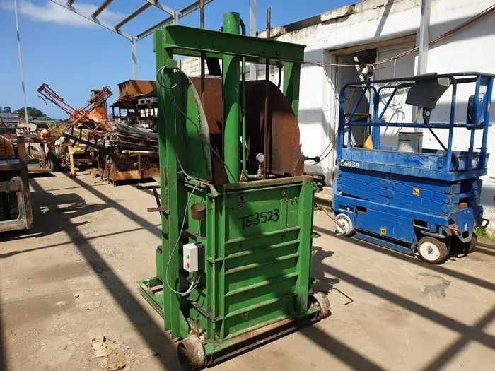 TPW Hydraulic Self Pinning Wool Press