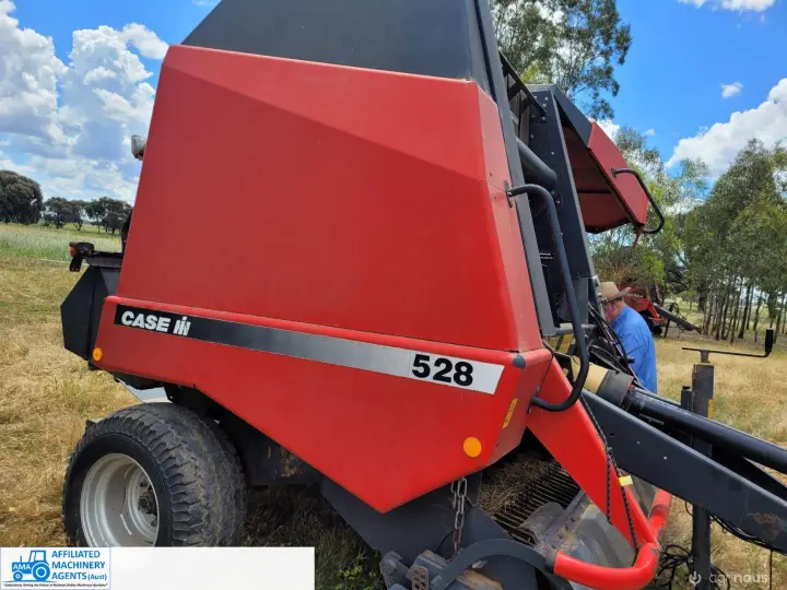 Case 528 Crop cutter round baler