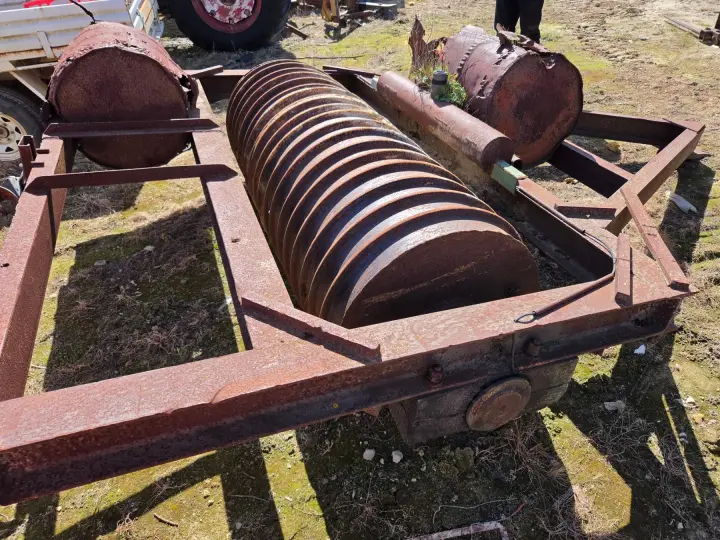 Trailing Ribbed Roller