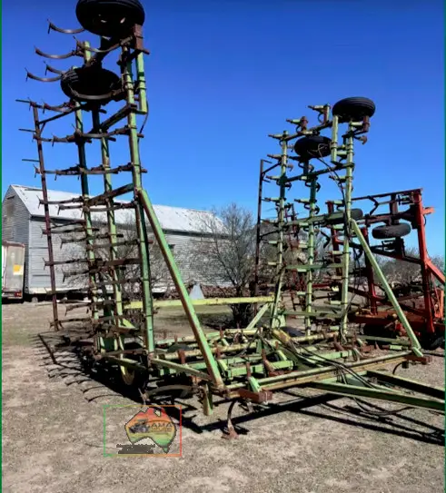John Deere 1000 Cultivator