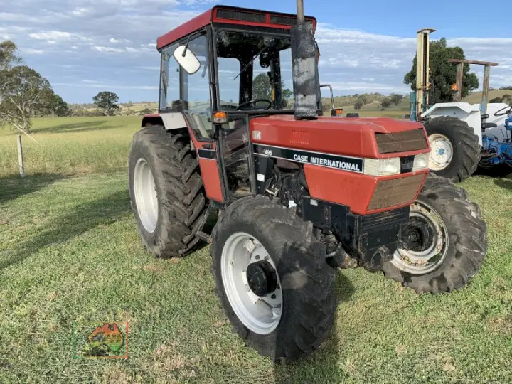 CASE International 495 4x4 Tractor