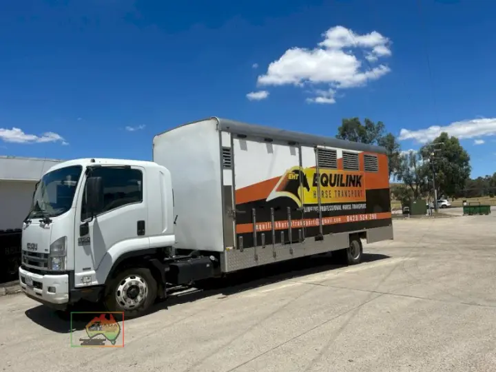 2012 Isuzu FSR-850 Horse Transport Truck