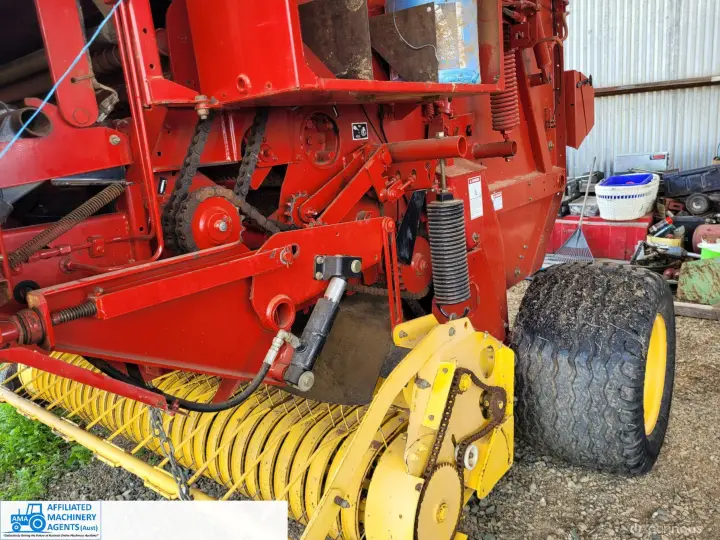 New Holland BR 780 Round Baler