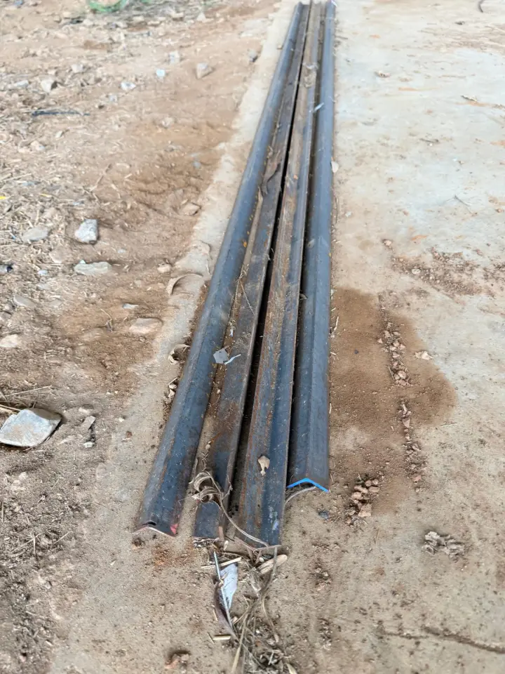 4 lengths x 2m of right angle steel
