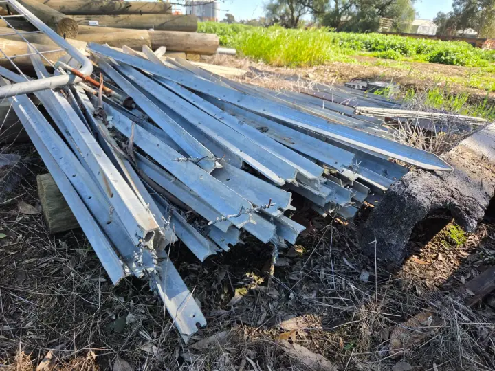 25x 1.65m Galv Star Pickets