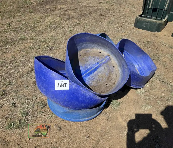 6x Plastic Feeders