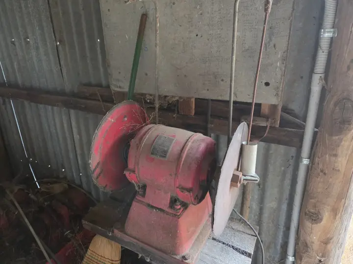 Used - Coopers Double Ended Shearers Grinder