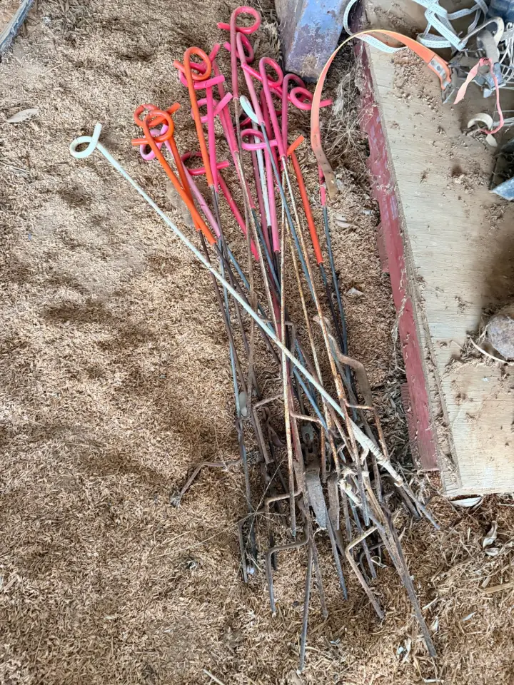 18 pig tail temp fence posts