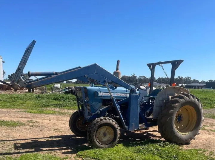 Ford 4000 2WD Tractor with FEL