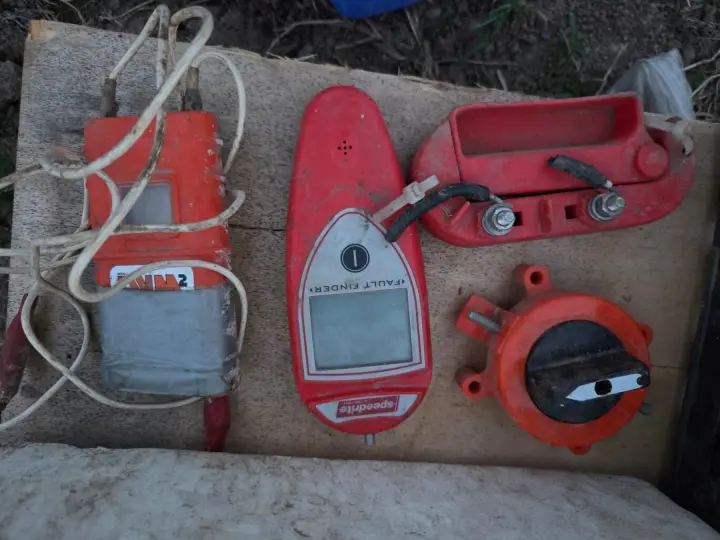 Used - Elec. Fence Volt Metre, Fault Finder & 2x Switches