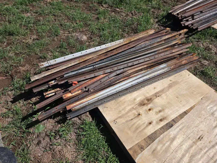 Used - Pallet (A) of 40 Used Star Posts
