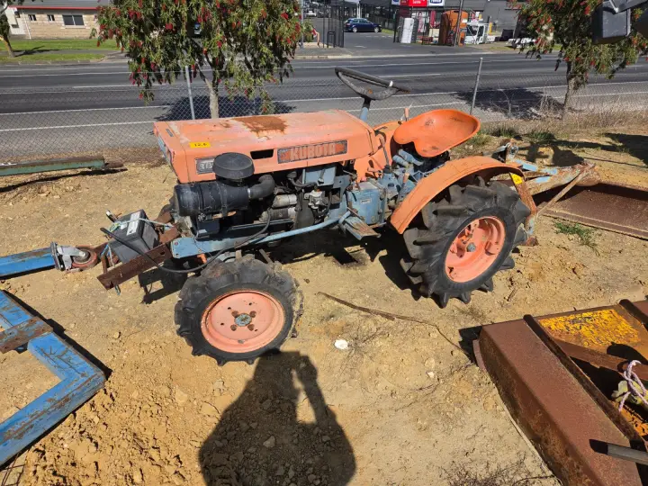 Kubota B6000 4WD Mini Tractor