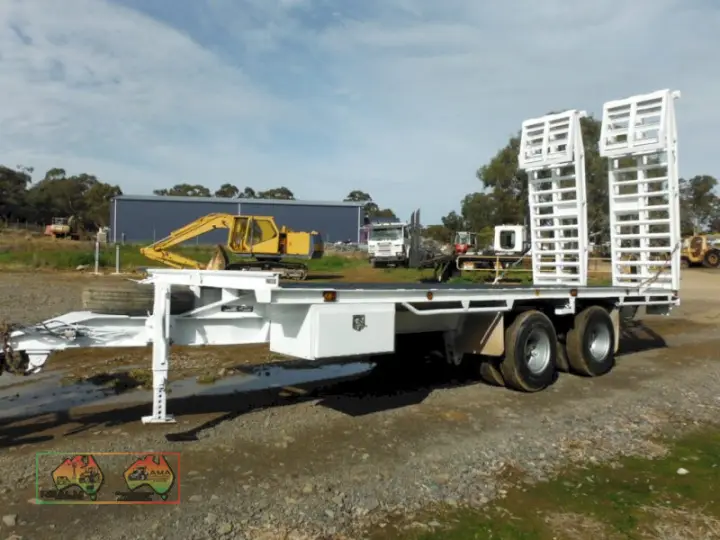 White Tag Pig Trailer with Hyd. Ramps