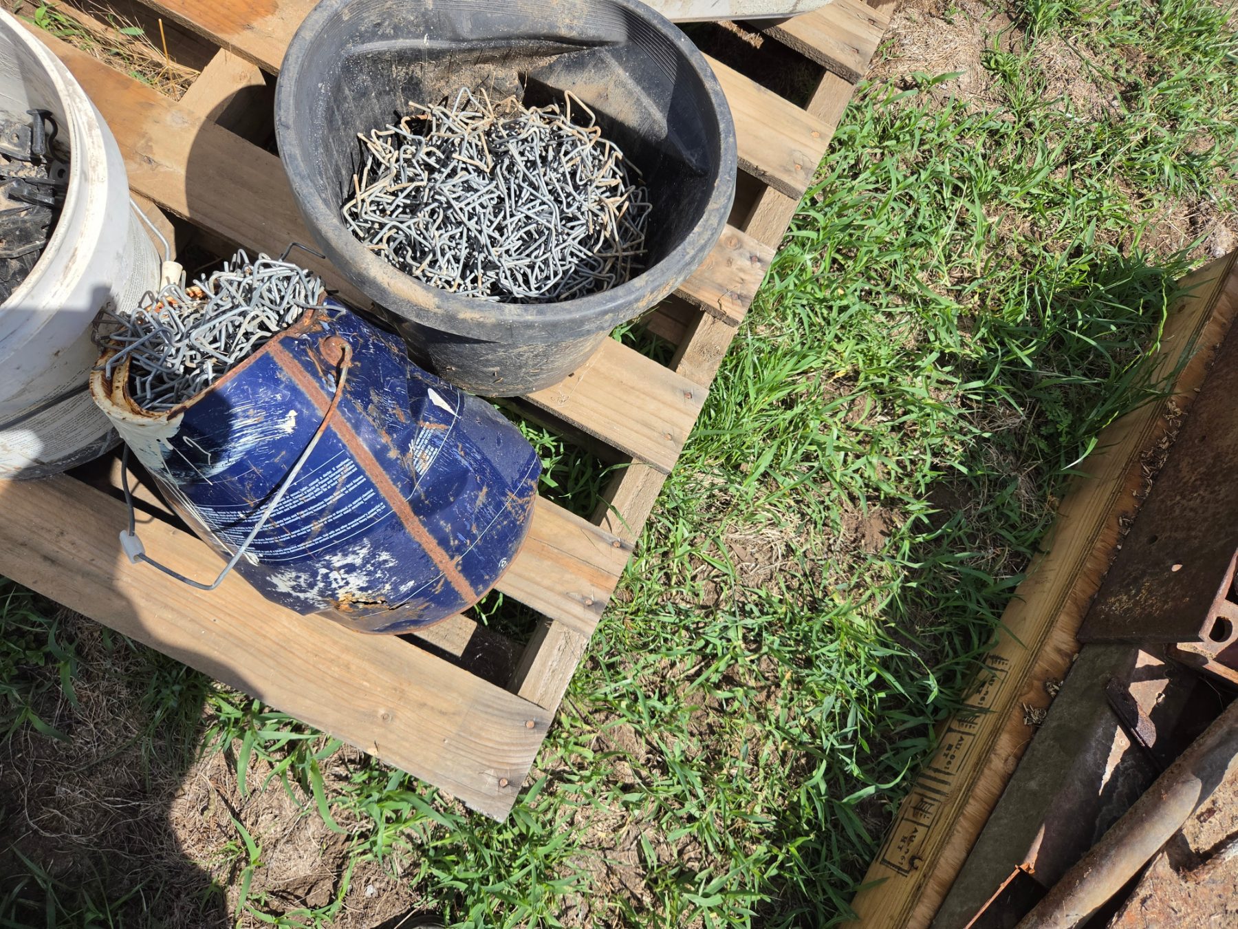 Used - Wire Clips for Fence Droppers - photo 3
