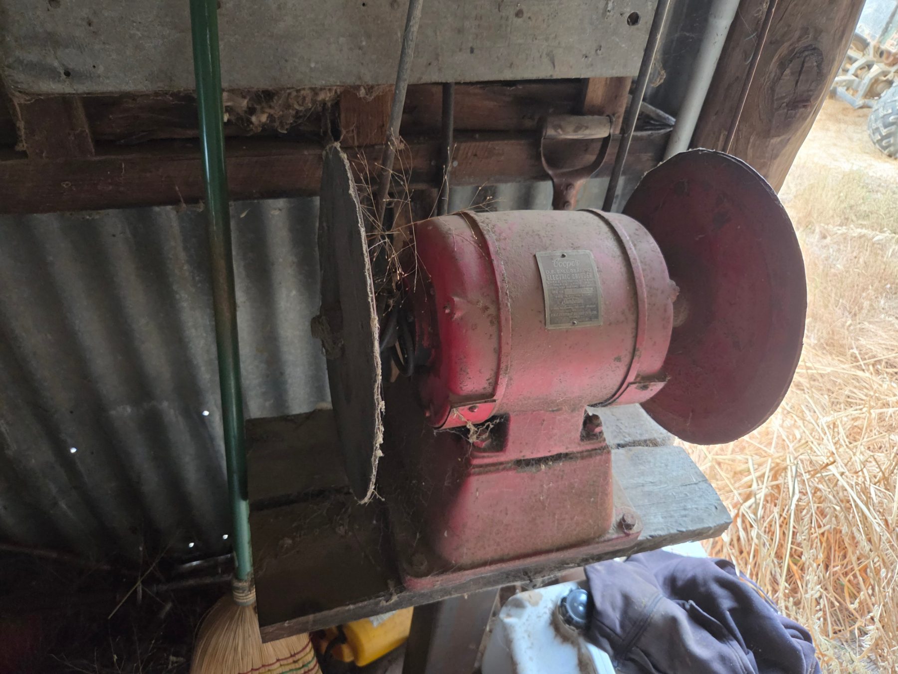 Used - Coopers Double Ended Shearers Grinder - photo 2