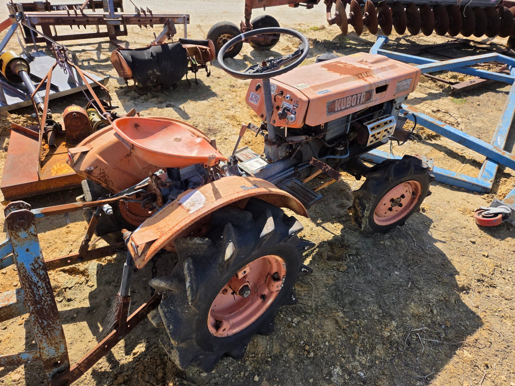 Kubota B6000 4WD Mini Tractor - photo 3