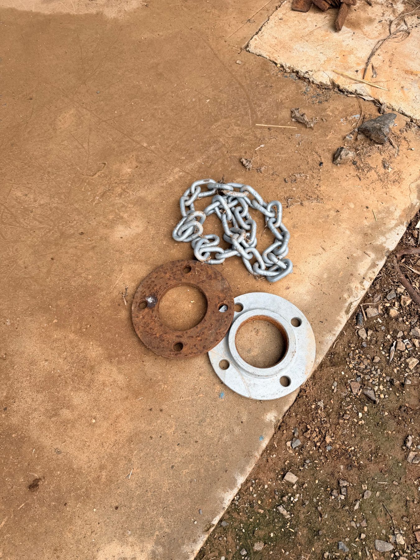 Assorted scrap steel and flanges - photo 2