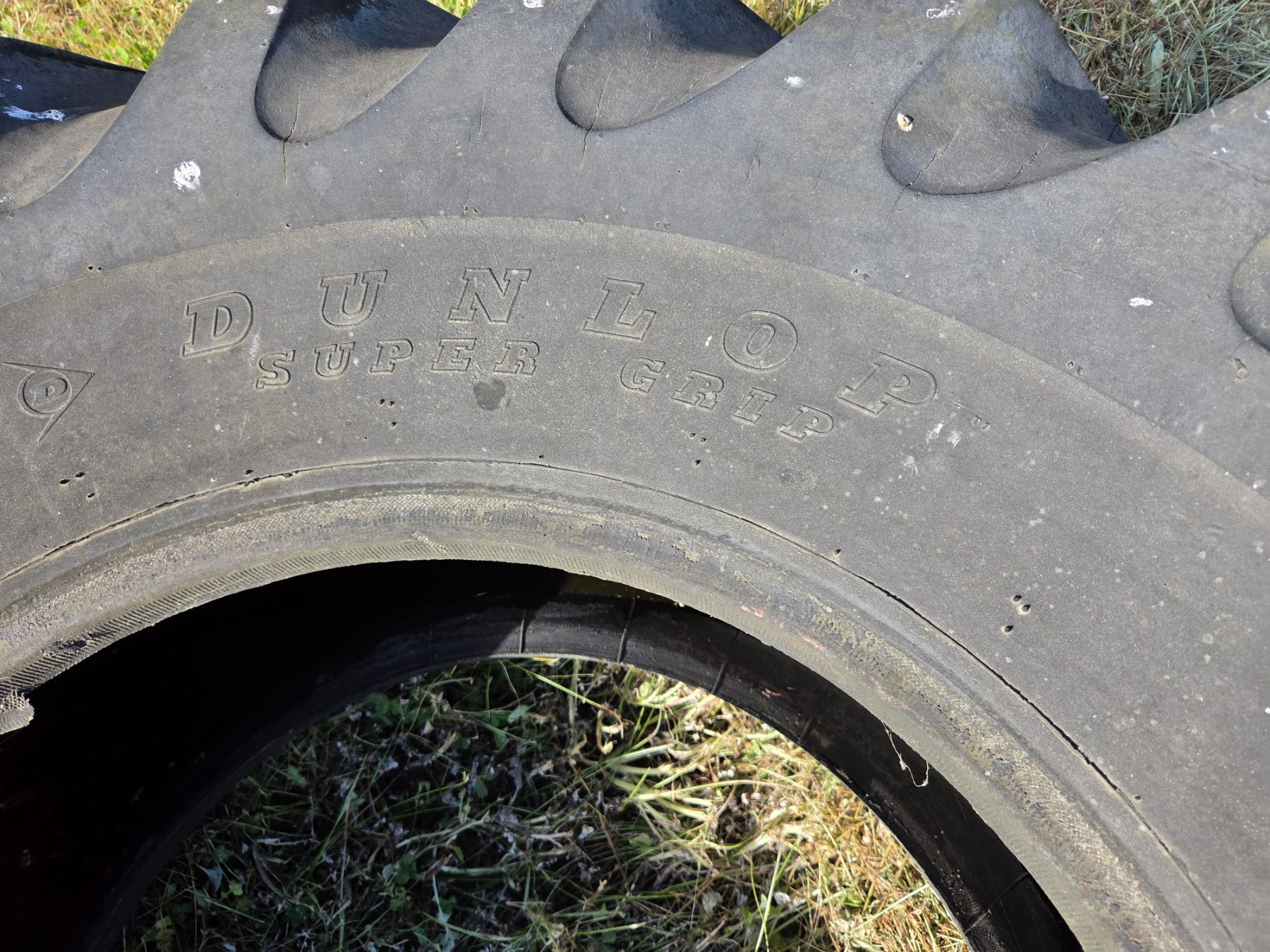 Used - Dunlop 23.1-30 Tractor Tyre - photo 3