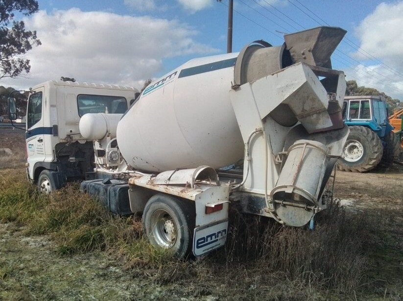 2006 Hino FC4J mini mix truck - photo 3