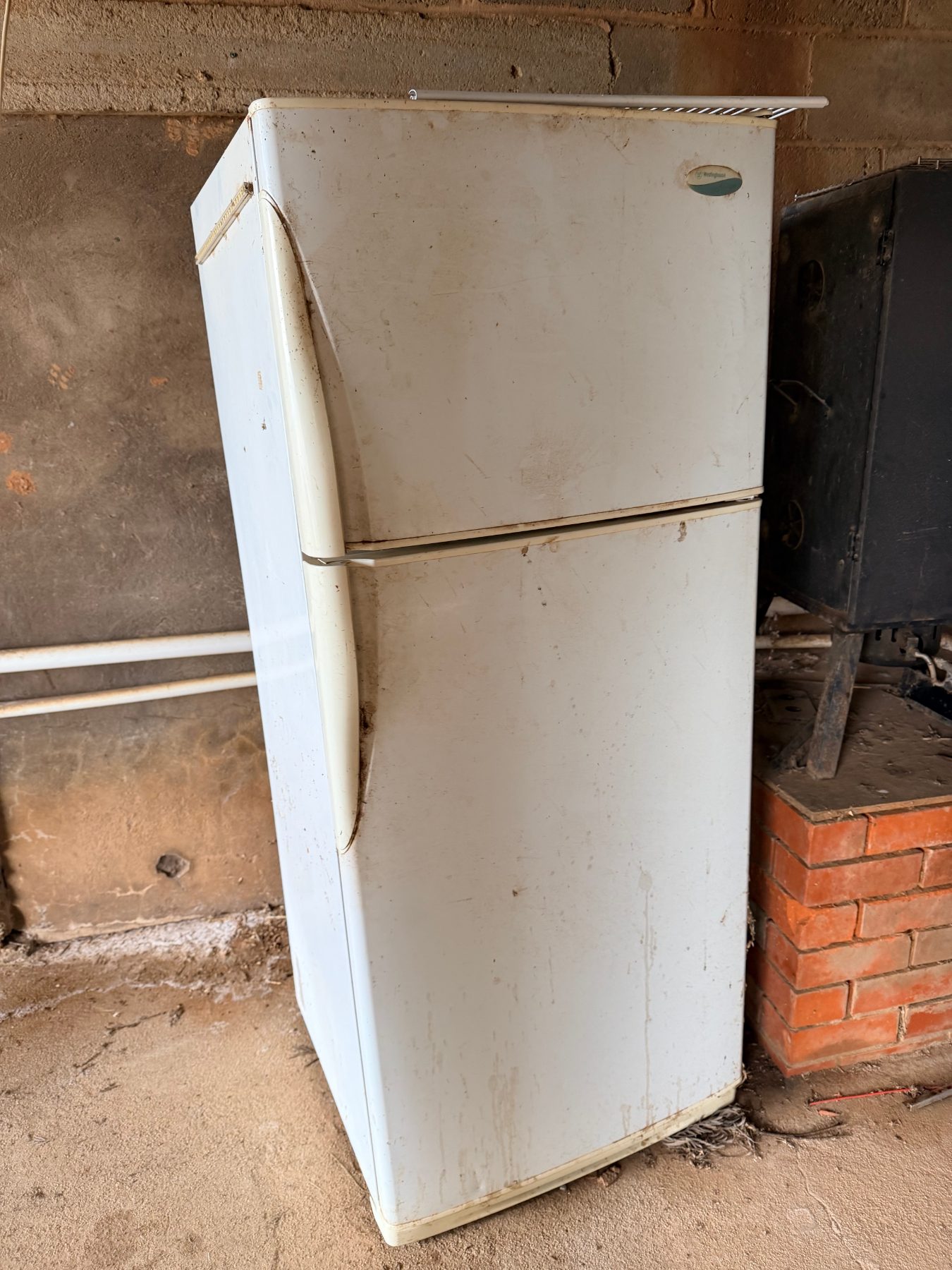 420L Westinghouse fridge/freezer (Working when last used) - photo 3