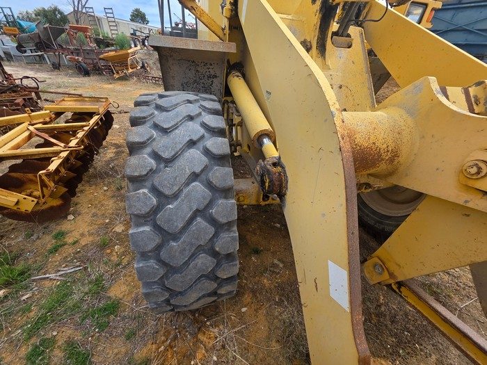 Komatsu WA200 Front End Loader - photo 5